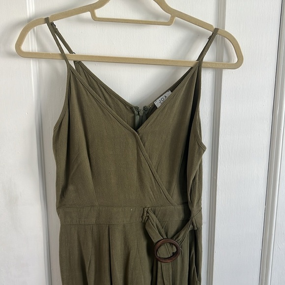 JOA Olive V-Neck Jumpsuit - Picture 4 of 9